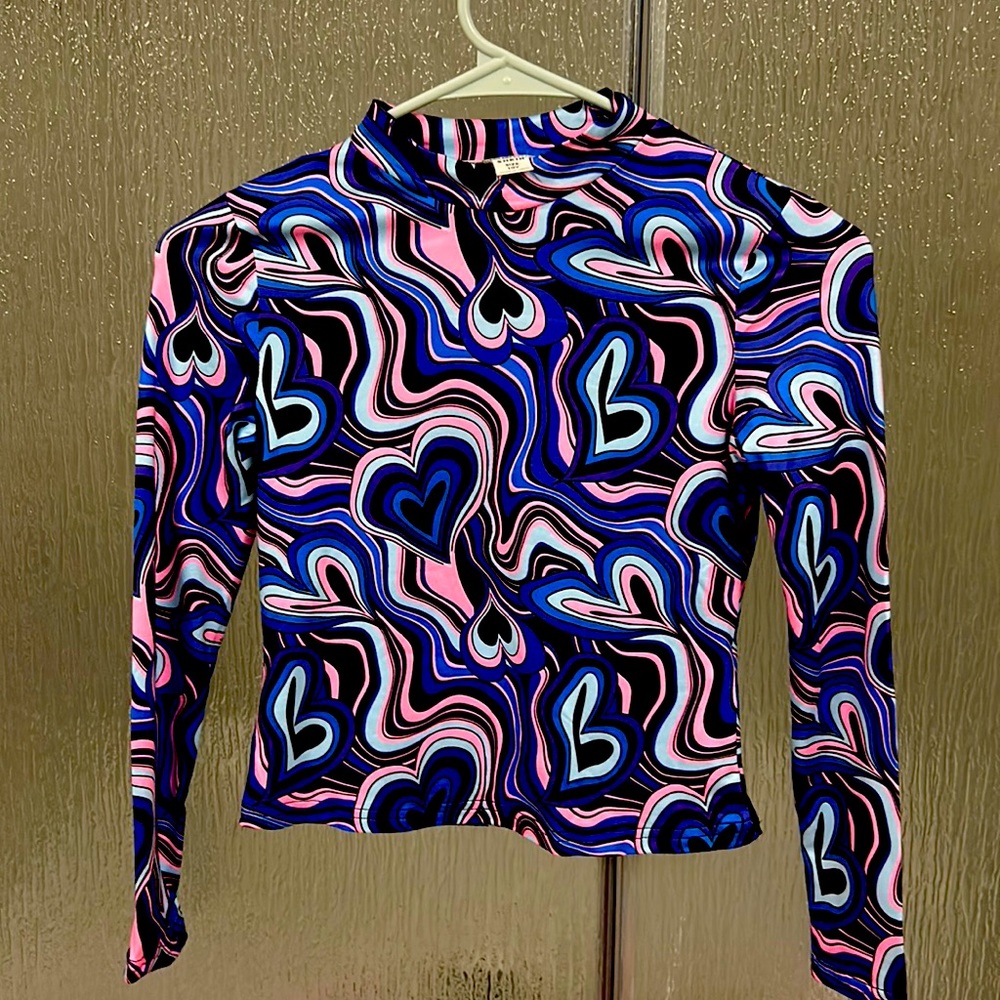 size 10 heart mural artistic crop top with several colors.